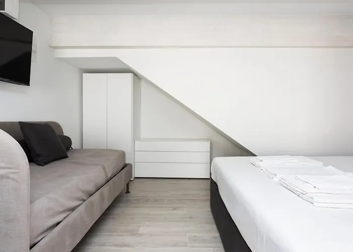 Nest For 2 In Milan Fashion District Via S Cecilia
