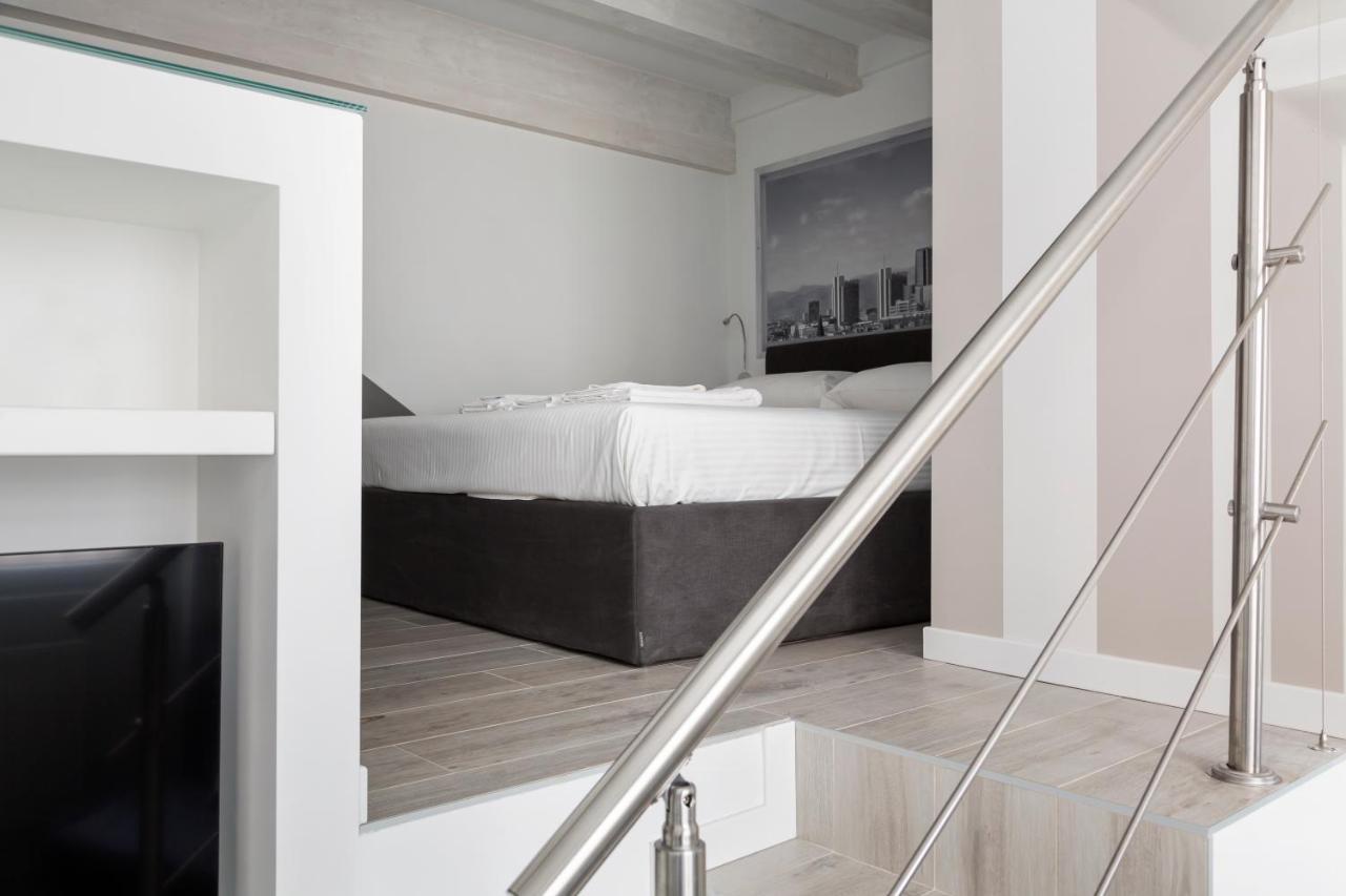 Nest For 2 In Fashion District Via S Cecilia Milaan