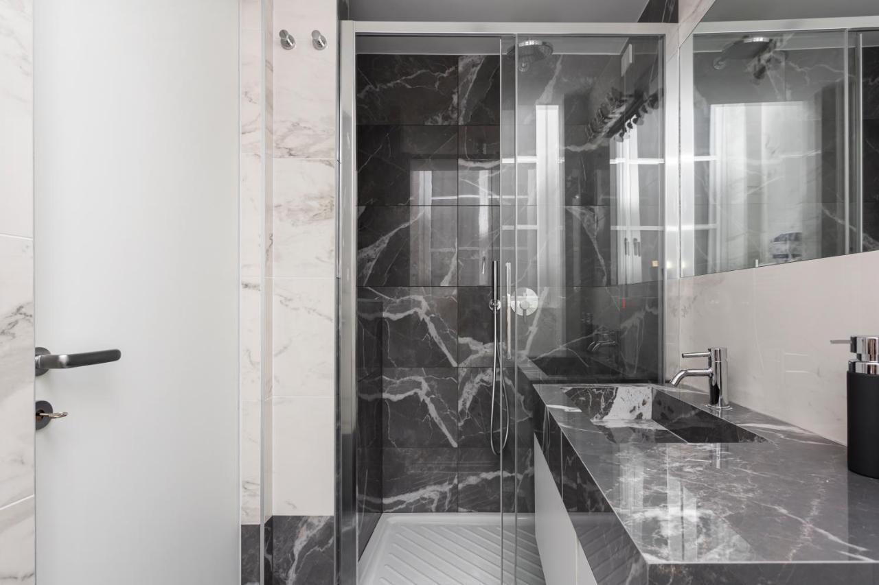 Nest For 2 In Fashion District Via S Cecilia * Milaan